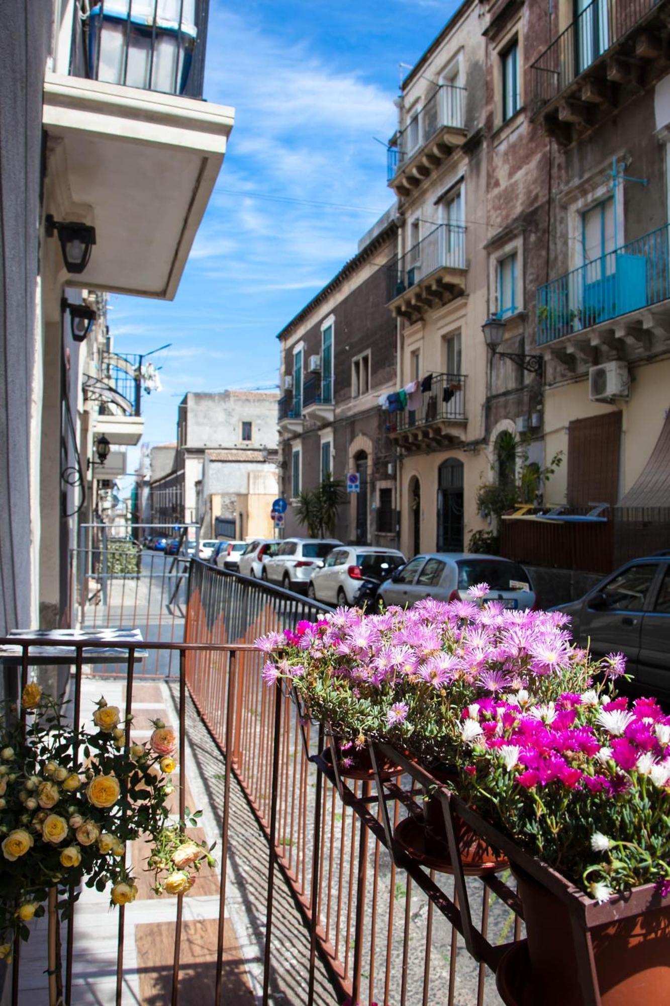 La Casetta In Centro By Sicily In Home Катания Экстерьер фото